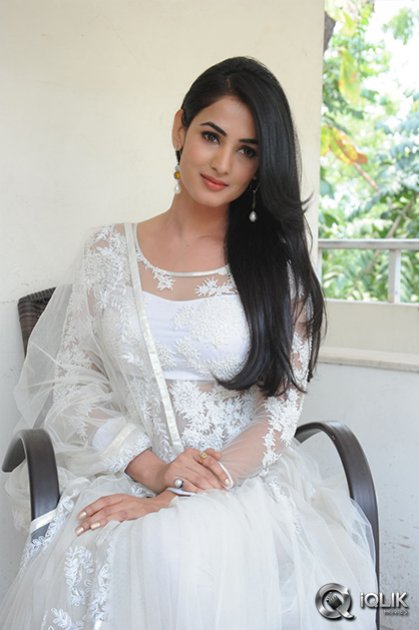 Sonal-Chauhan-at-Legend-Movie-Press-Meet